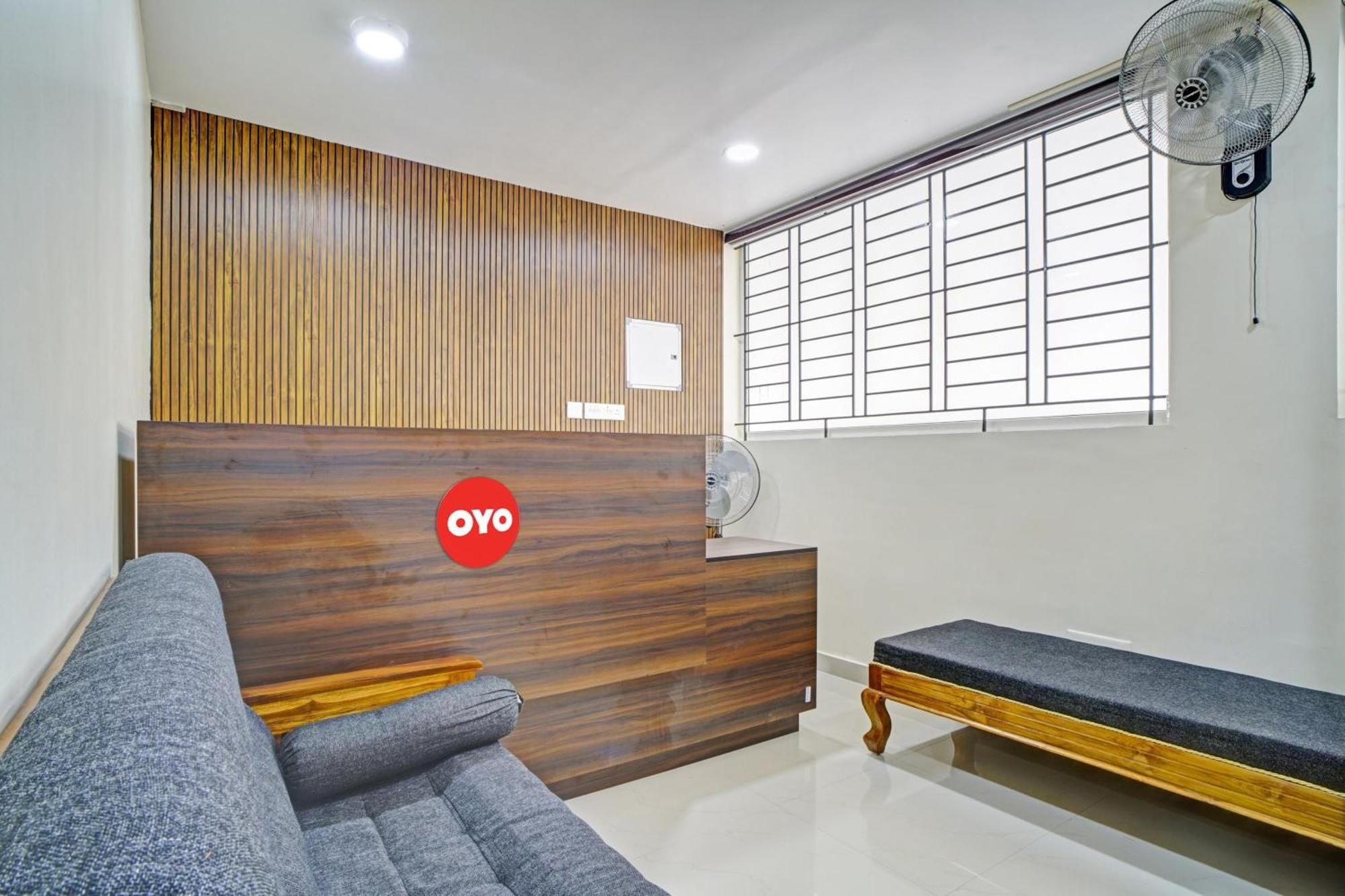 Hotel O Crystal Executive Suites Kochi Exterior foto