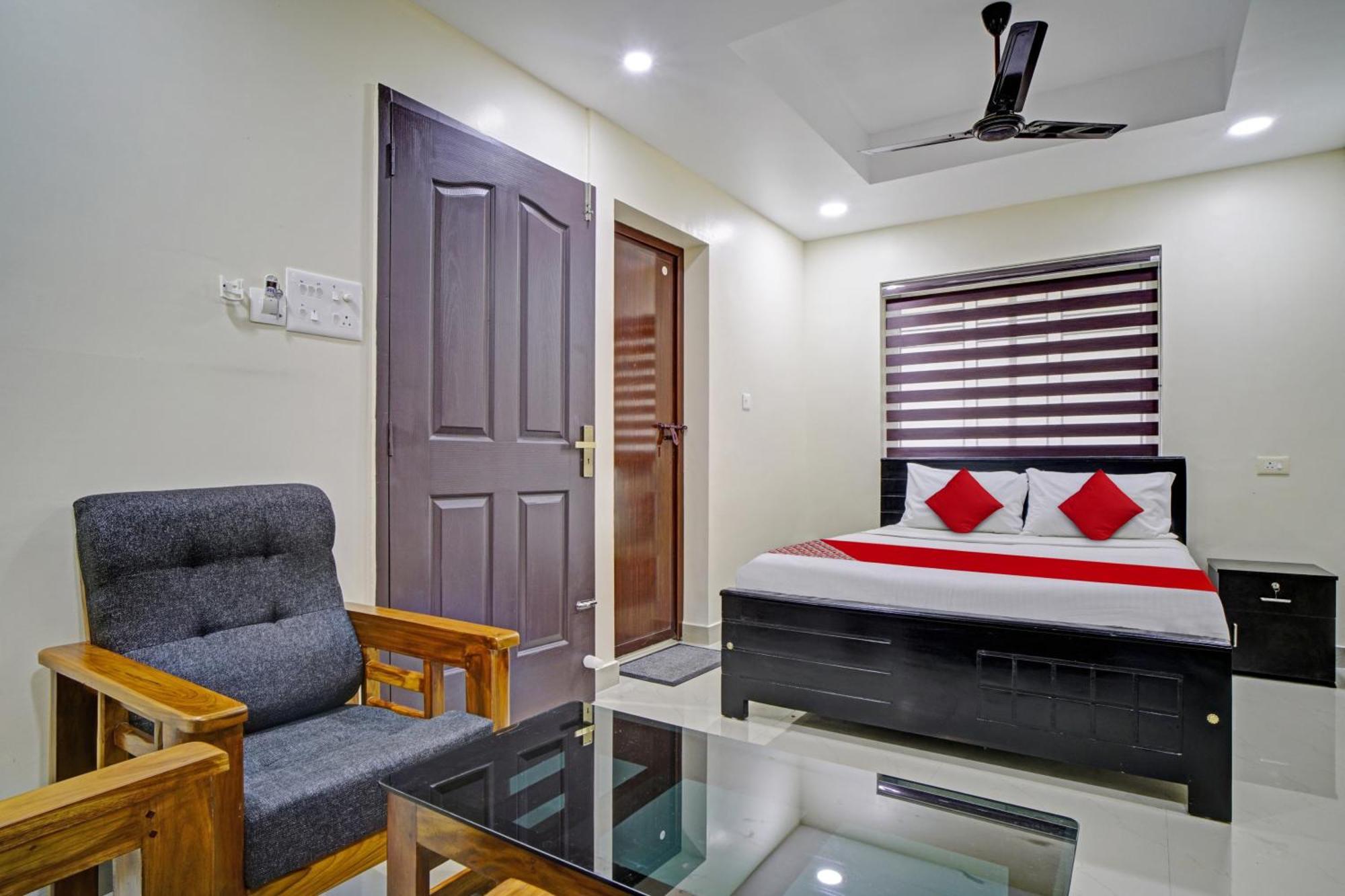 Hotel O Crystal Executive Suites Kochi Exterior foto