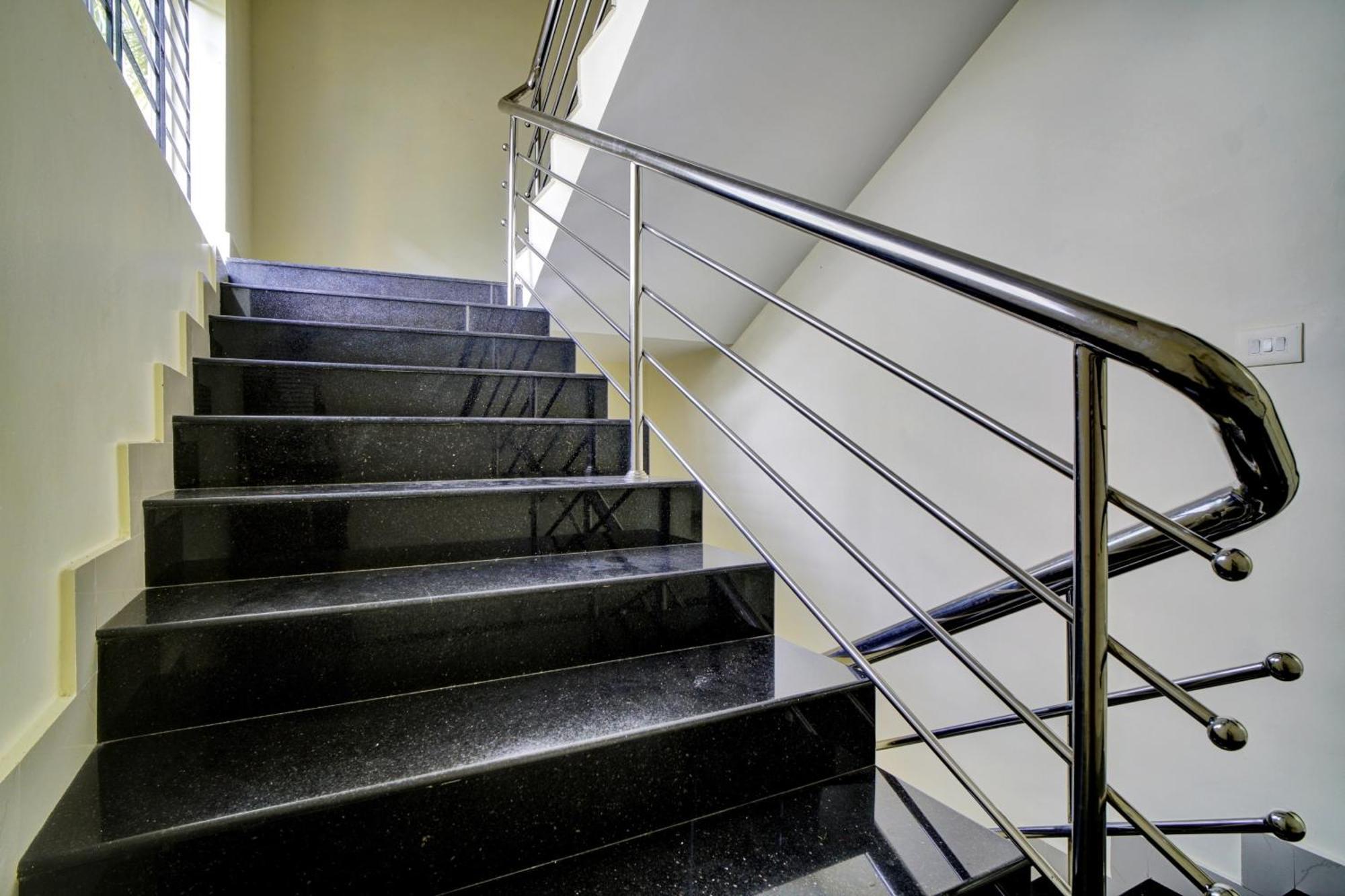 Hotel O Crystal Executive Suites Kochi Exterior foto