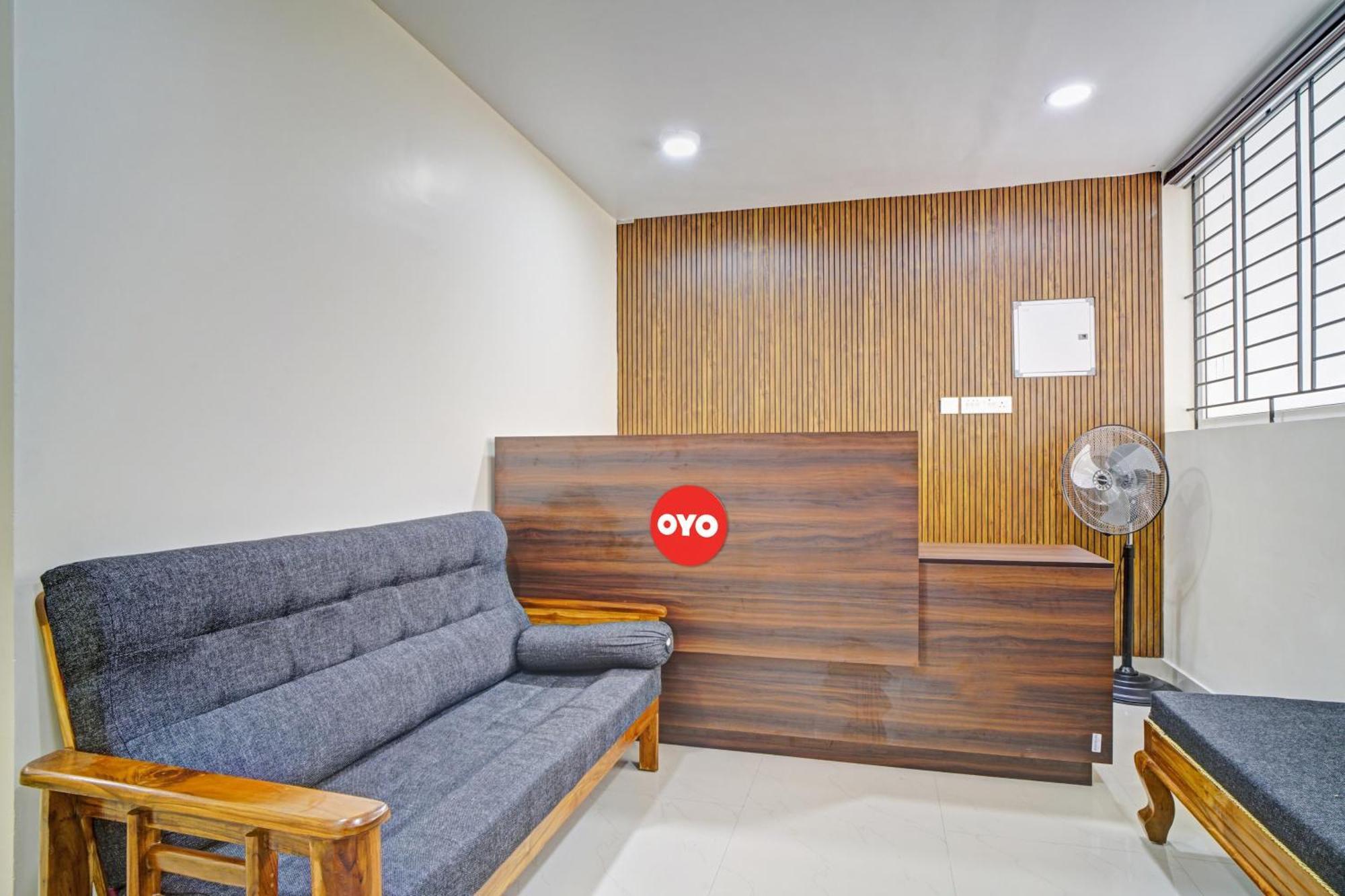 Hotel O Crystal Executive Suites Kochi Exterior foto